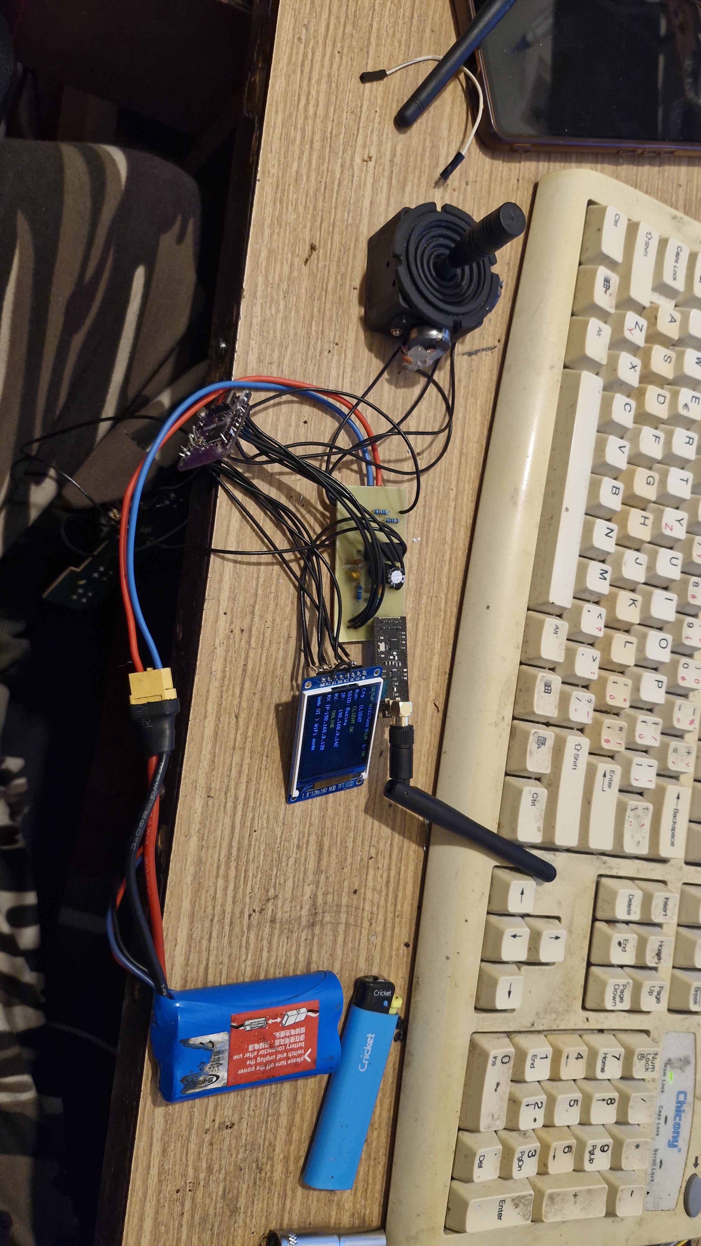 Osazený TX test-bench po přechodu z nepájivého pole